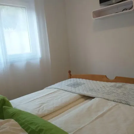 Leanton Apartment